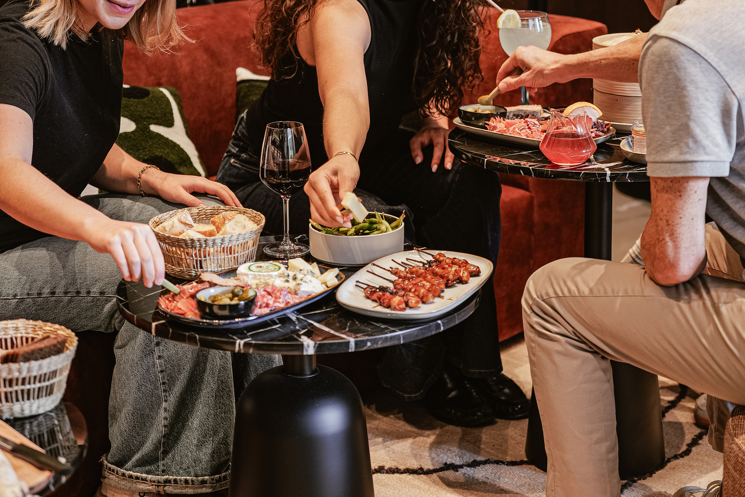 Offre de restauration, bar, restaurant, tapas au Loft 53, golf indoor à Paris