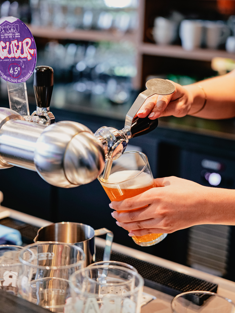 Privatisation de golf indoor avec simulateur pour événement afterwork, team building avec une activité intérieure