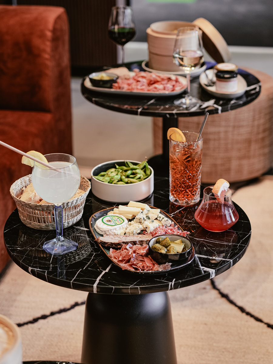 Planche apéro, fromages, tapas, cocktails, vin pour des afterwork ou des événement au loft 53
