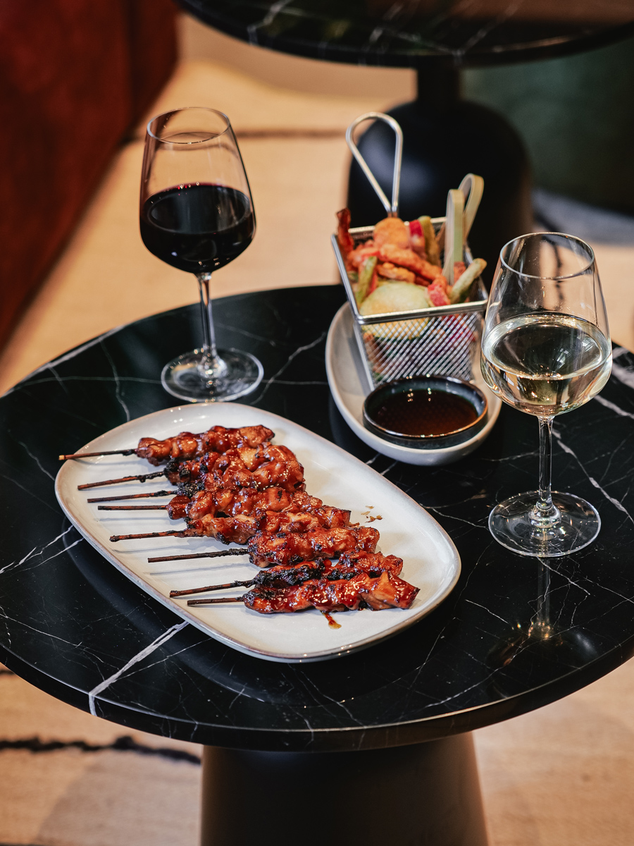 Yakitori, tapas et bar au loft 53 avec golf en intérieur